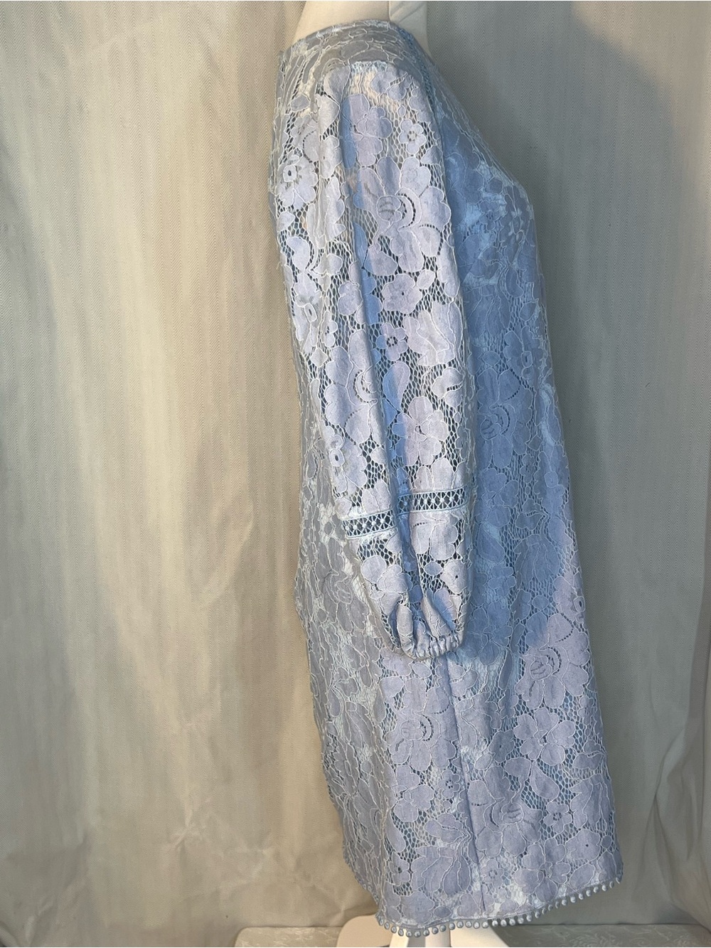 Vince Camuto Dress Light Blue Lace Overlay Long Illusion Sleeves Embroidery 8๐ - Picture 7 of 12
